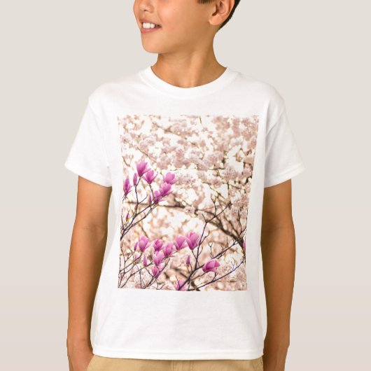 Bloomende roze Paarse Magnolias Spring Flower T-shirt (Voorkant)