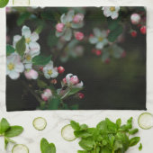 Blooming apple tree, moody spring theedoek (Gevouwen)