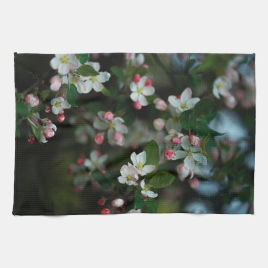 Blooming apple tree, moody spring theedoek (Horizontaal)