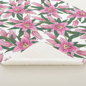 Blooming Lilies in Pastel Pink on White Sherpa Deken (3/4)