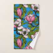 Blooming magnolia op blauw bad handdoek (Handdoek)