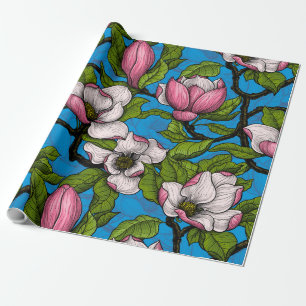 Blooming magnolia op blauw cadeaupapier