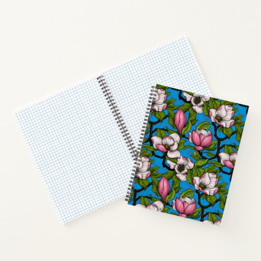 Blooming magnolia op blauw notitieboek (Binnen)