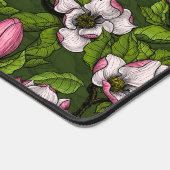 Blooming magnolia op donkergroen bureaumat (Hoek)