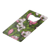 Blooming magnolia op donkergroen creditkaart flessenopener (Achterkant Gekanteld)