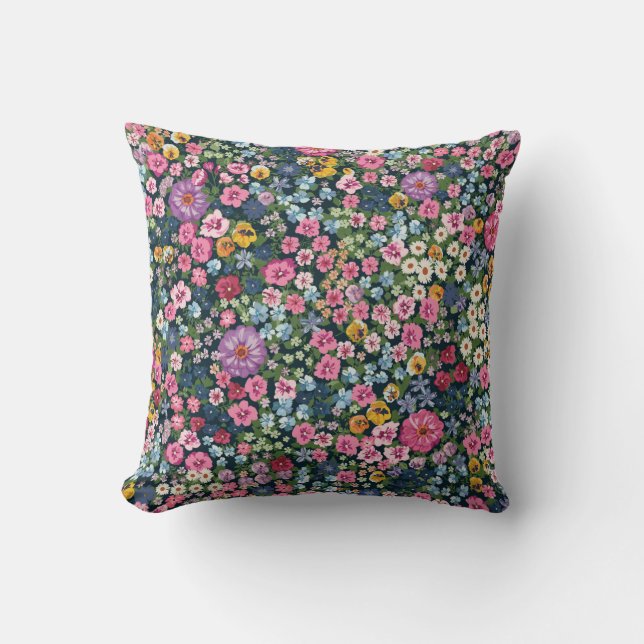 Blooming midsummer meadow seamless pattern. Plant  Kussen (Voorkant)