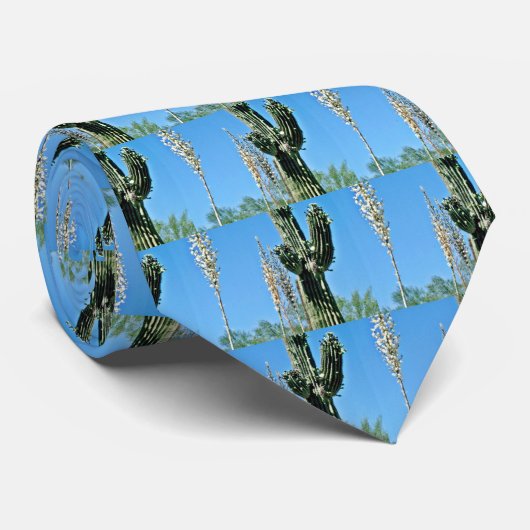 Blooming Saguaro Cactus, Yucca Stropdas (Opgerold)