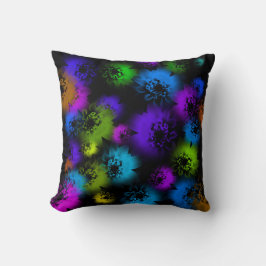 Blooms in the Shadows Kussen