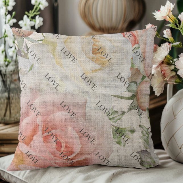Blooms of Love: Roze en witte rozen op linnen Kussen (Creator heeft geüpload)