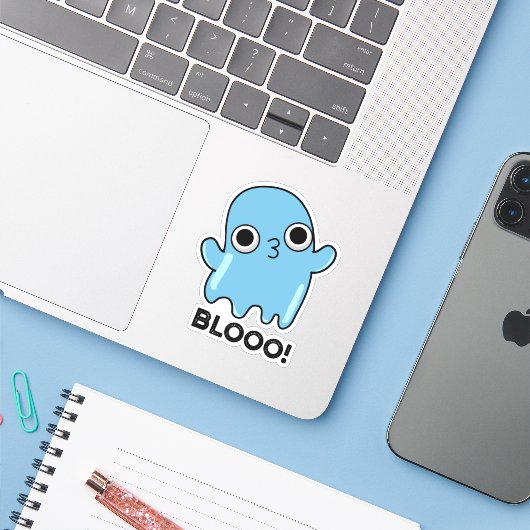 Blooo Funny Blue Ghost Pun Sticker (Laptop met iPhone)