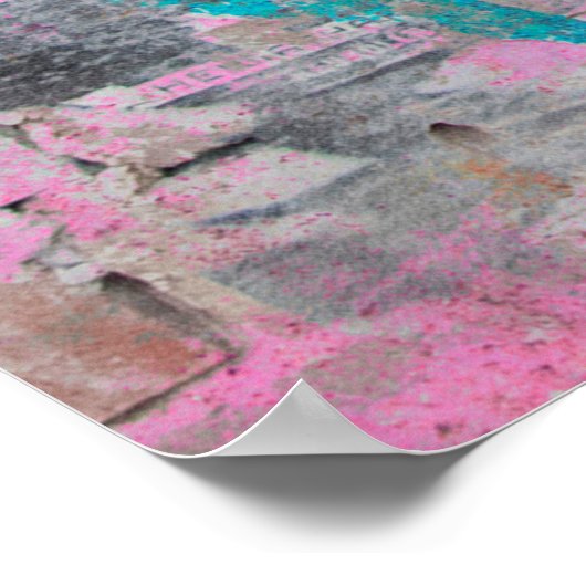 Blootgestelde weersmuur met gescheurde straatpost poster (Hoek)