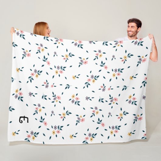 Blossom Charm Monogram Fleece Deken (In situ)