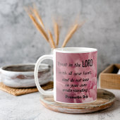 Blossom of Faith: Roze Pioen Schrift Mok