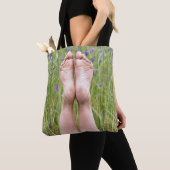 blote voeten in wilde bloemen tote bag (Dichtbij)