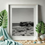 Blowing Rocks Jupiter Florida Beach Fotografie Foto Afdruk<br><div class="desc">Breng de serene schoonheid van Zuid-Florida in uw huis met dit prachtige poster met boeiende zwart-witstrandfotografie. Geschoten op Blowing Rocks Preserve op Coral Cove Beach in Jupiter, Florida, legt dit kunstwerk de ingewikkelde details van de kustlijn prachtig vast en biedt het een tijdloze en elegante toevoeging aan uw decor. Perfect...</div>