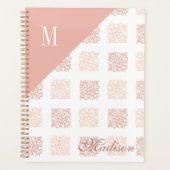 Blozend Roze Trendy Geometrische Monogram Planner (Voorkant)