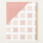 Blozend Roze Trendy Geometrische Monogram Planner (Achterkant)