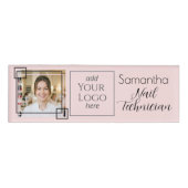Blozend Roze Zwart Script Foto Logo Nagel Tech Naambadge (Voorkant)