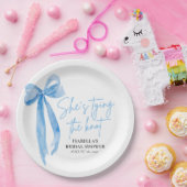 Blozende Blauwe Strik Ze Gaat Trouwen Bruidsfeestj Papieren Bordje (Feest)