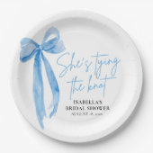 Blozende Blauwe Strik Ze Gaat Trouwen Bruidsfeestj Papieren Bordje (Voorkant)