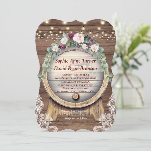 Blozende bordeauxrode bloemige wijnvat kant trouwj kaart (Staand voorkant)