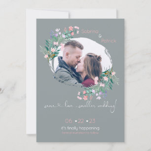 Blozende-grijze bloemenschildering frame save the date