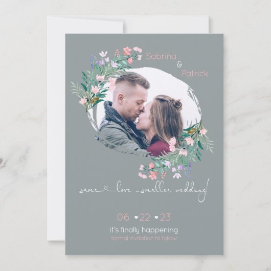 Blozende-grijze bloemenschildering frame save the date (Voorkant)
