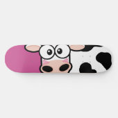 Blozende Koe op Roze Skateboard (Horizontaal)