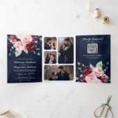 Blozende Roze Bourgondië Bloemencode Navy Bruiloft Drieluik Uitnodiging (Binnen)