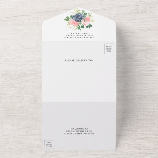 Blozende Roze en Marineblauwe Bloemenboeket Bruilo All In One Uitnodiging (Buitenkant)