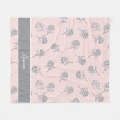 Blozende Roze Hortensia Bloemmotief Monogram Fleece Deken (Voorkant (Horizontaal))