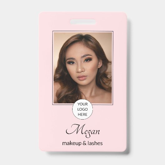 Blozende Roze Script Logo Foto Make-up en Wimpers Badge (Voorzijde)