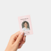 Blozende Roze Zwarte Script Foto QR Wimpers Staf Badge (Handheld)