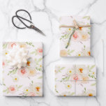 Blozende Tuin Bloemen Inpakpapier Vel<br><div class="desc">Mooie wikkelpapiervellen met elegante waterverf bloemen op een lichtroze achtergrond. OVEReenkomstige items in onze collectie.</div>