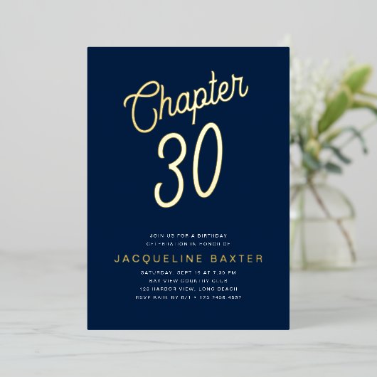 Blue 30th Birthday Gold Script Hoofdstuk 30 Party Folie Uitnodiging (Staand Voorkant)