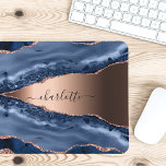 Blue agate marble roos gold name script muismat<br><div class="desc">Een donkerblauw en goudblauw roos,  marmerbare steendruk als achtergrond Personaliseer en voeg jouw naam toe. De naam wordt geschreven met een modern handgeschreven stijlmanuscript met letters.</div>