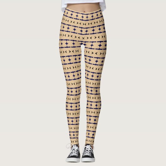 Blue and black tribal patterns on khaki coloured leggings (Voorkant)