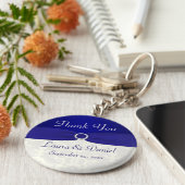 Blue and Ivory Damask Wedding Favor Sleutelhanger (Zijkant)