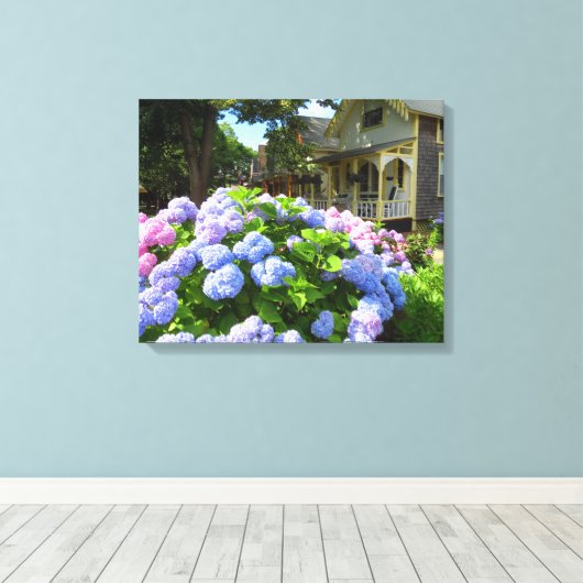 Blue and Pink Hydrangeas - Martha's wijngaard Canvas Afdruk (Insitu (Houten vloer))