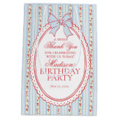 Blue and Red Vintage Fancy Floral Birthday Favors Medium Cadeauzakje (Achterkant)