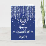 Blue and Silver String Lights Happy Hanukkah Feestdagen Kaart<br><div class="desc">Deze elegante en verfijnde Happy Chanoeka-kaart kan worden gepersonaliseerd met een naam of titel, zoals dochter, kleindochter, nicht, vriend enz. Het beschikt over prachtige zilveren snaarfeeënlichten met diamanten sprankeltjes, een menorah kaars en de Ster van David. De tekst combineert handgeschreven script en serif fonts voor een stijlvolle en moderne look....</div>