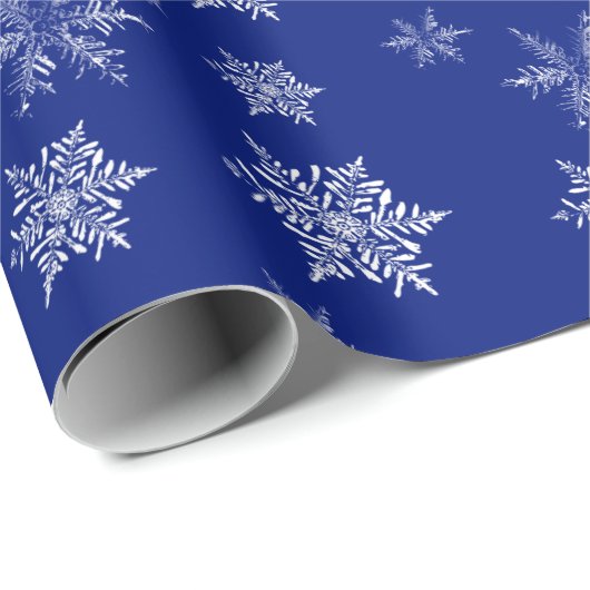 Blue and White Delicate Snowflake Christmas Cadeaupapier (Rol Hoek)