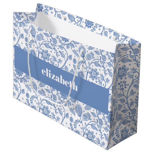 Blue and White Floral Botanical Custom Name Modern Groot Cadeauzakje (Voorkant Gekanteld)