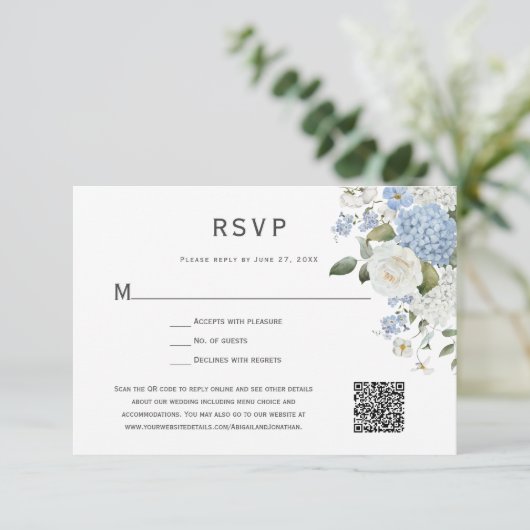 Blue and White Hydrangea, White Roses Floral RSVP Kaartje (Staand voorkant)