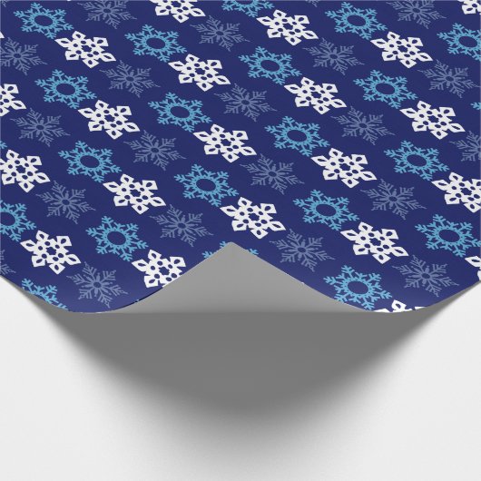 Blue and White Snowflake Pattern Wrapping Paper Cadeaupapier (Hoek)