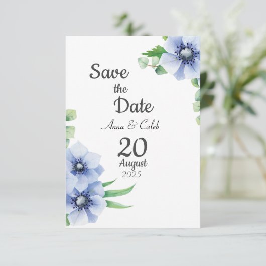 Blue Anemone en Eucalyptus slaan de datum Kaart op (Staand voorkant)