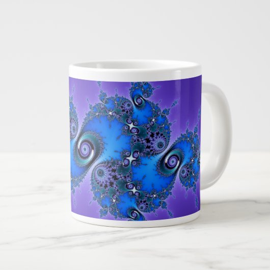 Blue Arabesque op Paars - dun Julia fractal Grote Koffiekop (Voorkant rechts)