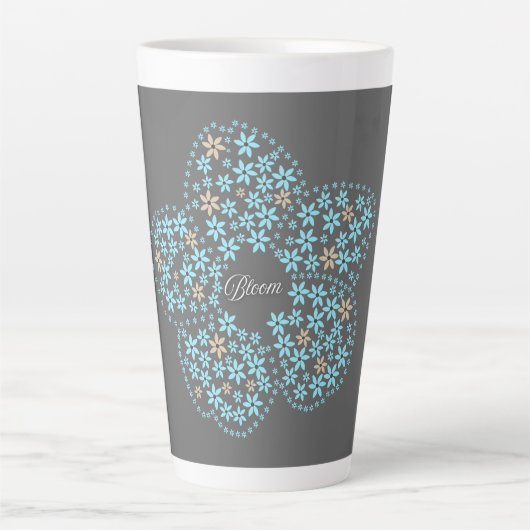 Blue Beige Floral Bloom – Dark Grey Botanical Mode Latte Mok (Voorkant)