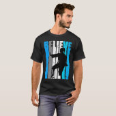 Blue Believe Motivational Girls Karate Retro Graph T-shirt (Voorkant volledig)