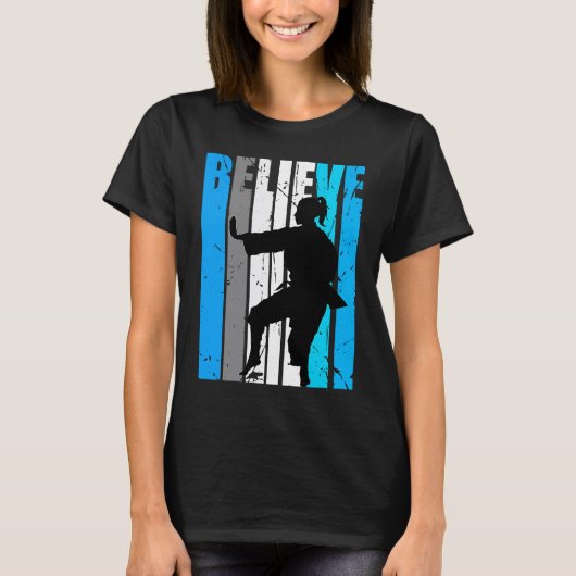 Blue Believe Motivational Girls Karate Retro Graph T-shirt (Voorkant)
